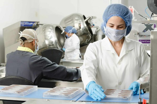 Comment les professionnels de la santé peuvent-ils optimiser l'utilisation des équipements de protection individuelle (EPI) en période de pandémie?